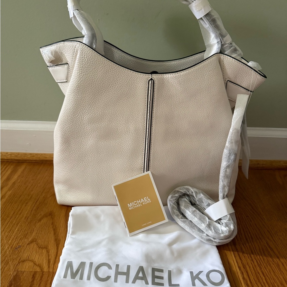 Michael Kors White Shoulder Bag with Silver Hardware